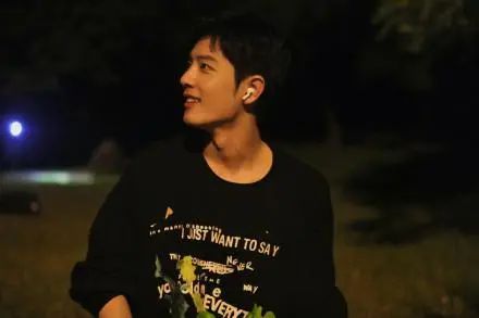 肖战|工作室放出肖战私生活照片，很平常却获赞百万，背后原因太现实了