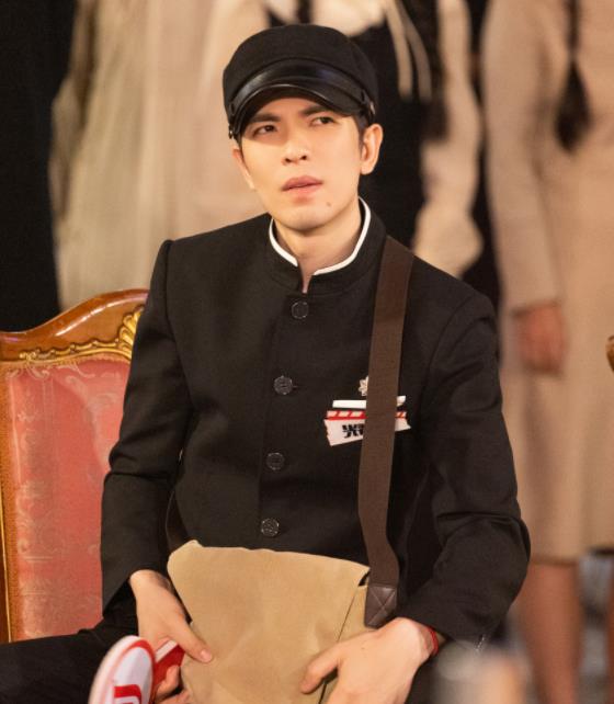 你好火焰蓝|《奇异剧本鲨》孔雪儿出场惊艳，以为她会安静，结果进门就暴露