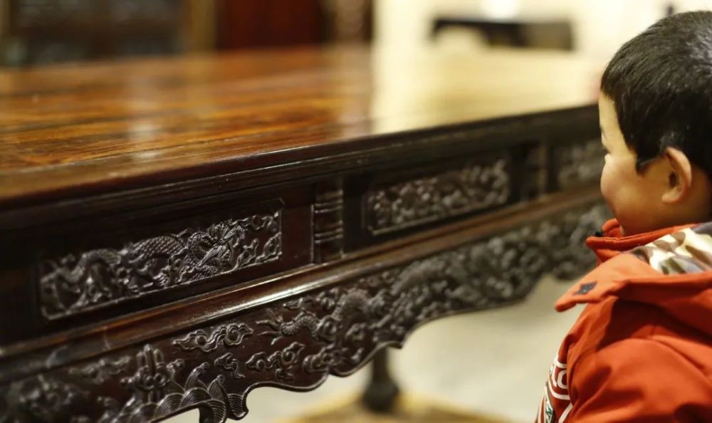 文玩|“天下第一宽”的紫檀桌,到底有多宽?