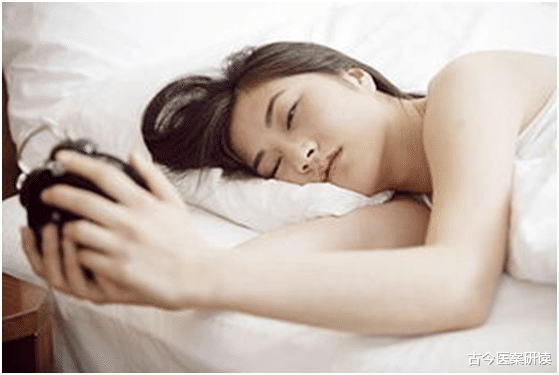 血栓|失眠的“克星”已宣布,每天喝一喝,配合按摩这2个穴位,失眠不再来