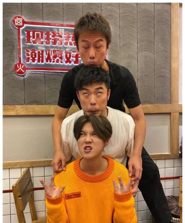 鹿晗|鹿晗发文告别五哈，粉丝评论却让人意外，那道坎终究是过不去了