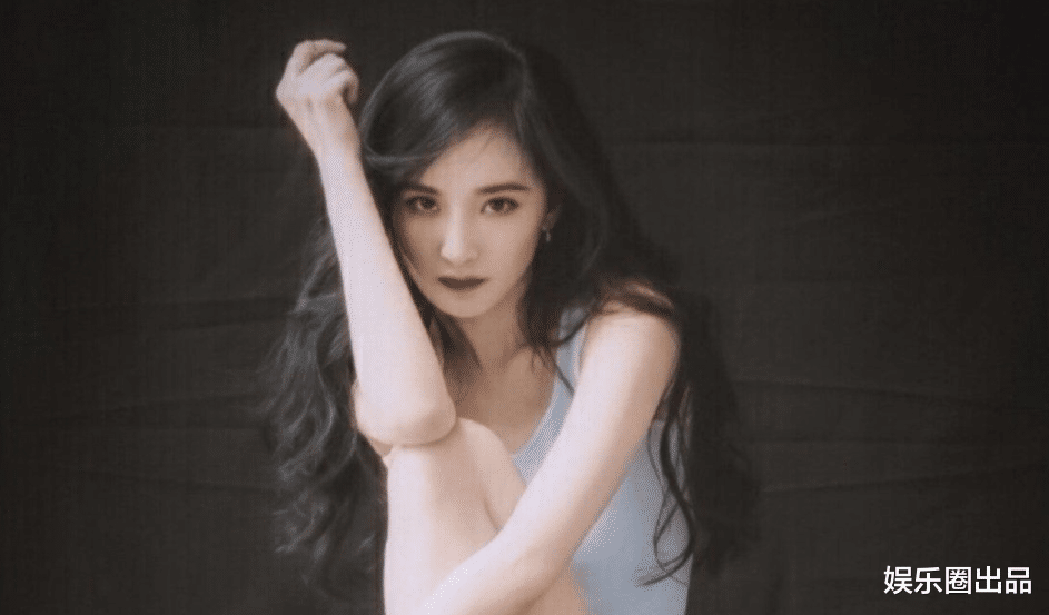 杨幂|杨幂光脚拍大片,道具只有一把椅子,却美得像“仙女下凡”