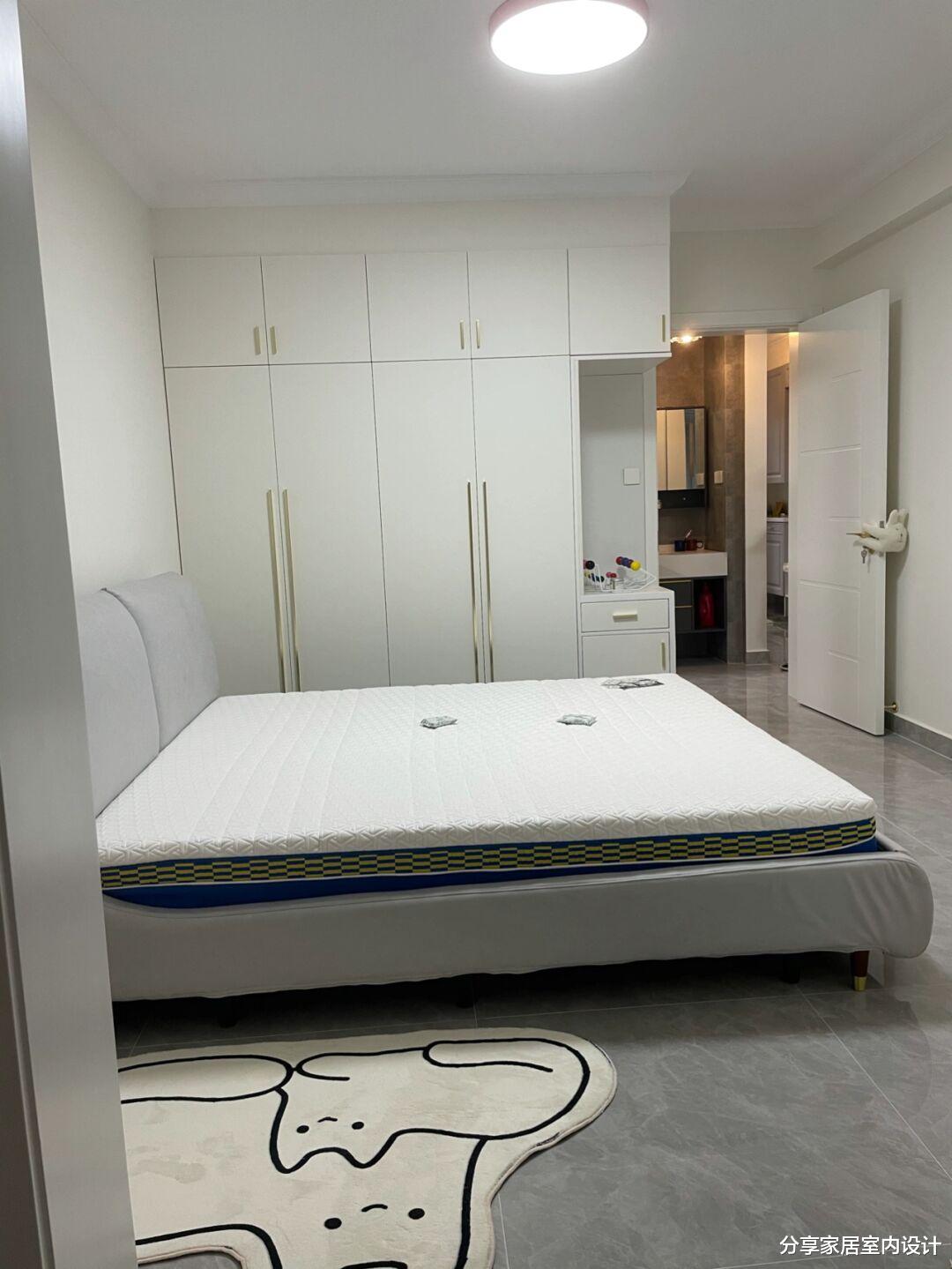 在上海首套新房,装修五个月完工,慢慢搭配进来,很有家的感觉!