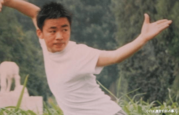 王宝强|看了现女友的泳照，才恍然大悟，我们都被王宝强的“傻”人设骗了