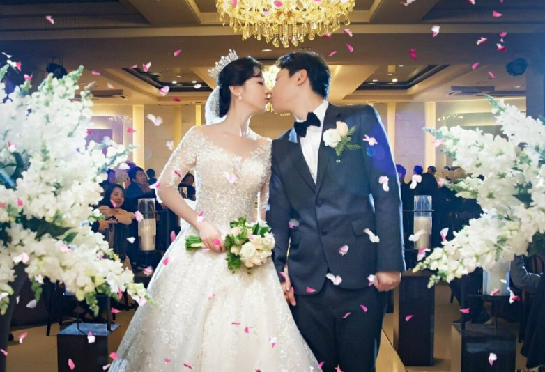 医生|夫妻二人天天“716”,妻子查出宫颈癌,医生叹息:铁打的宫颈也扛不住