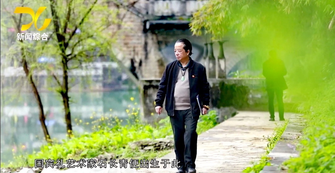 凤凰台上凤凰酒 当代虾王石长青接受湘西会客厅主持人张薇专访