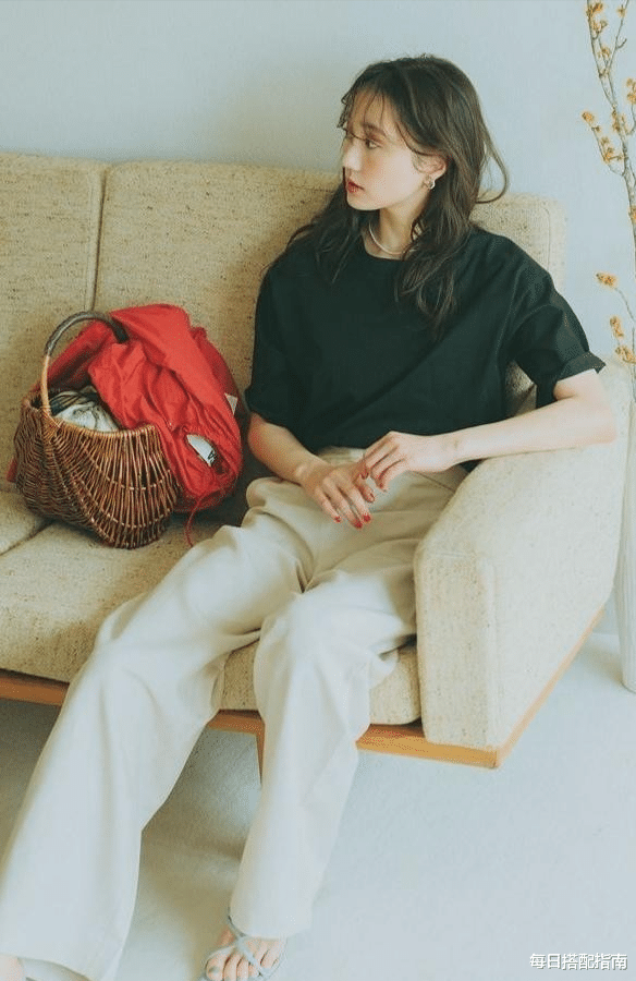 每日搭配指南|今夏流行的“日系穿法”，这4点才是精髓，3、40岁女人穿精致减龄