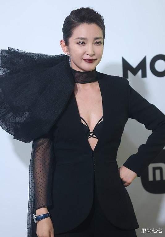 倪妮|嘉人之夜怼脸拍生图，孙俪黑眼圈重倪妮太沧桑，李冰冰排骨胸抢镜