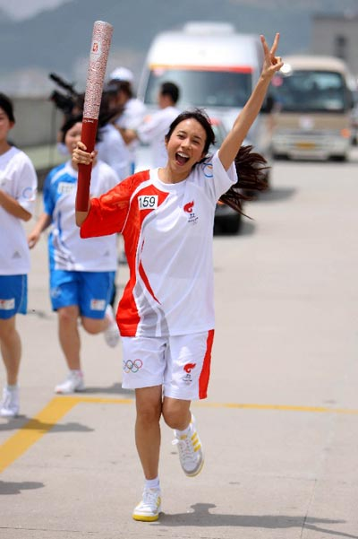 莫文蔚|莫文蔚道歉讲实话被骂惨，都2021年了还有人以为明星自己搞造型？