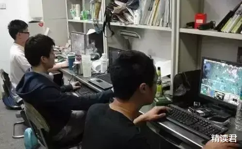 国内某211名校食堂的一组偷拍照曝光,揭露了对年轻人最低级的骗局