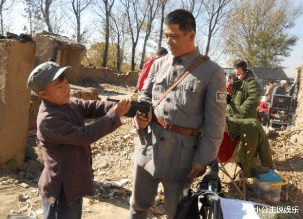 孙涛|春晚常客孙涛，为什么红了25年零绯闻，看他背后的女人就明白了
