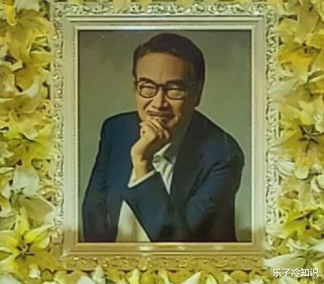 周星驰|吴孟达灵堂遗照，周星驰现身，华仔古天乐或为其扶灵