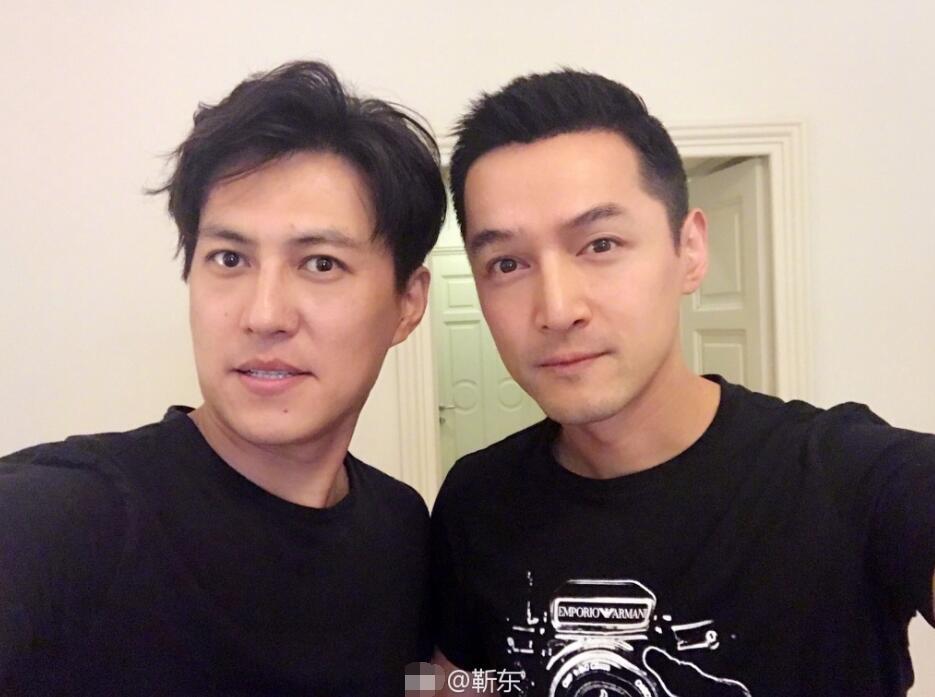 靳东|靳东妻子李佳，晒出近照，打扮低调随性，他们的大儿子实在太帅了