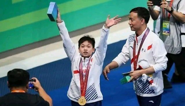 各抒己见 太强了！全红婵教练透露她会高难度男子动作，全国首秀时选了稳的