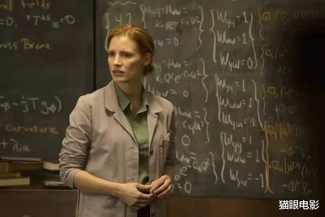 安妮·海瑟薇|39岁海瑟薇与44岁劳模姐同框，两位女神身材超好，曾合作星际穿越