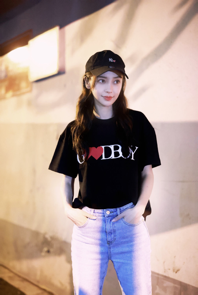 旗袍公馆|Angelababy是有多瘦？T恤塞裤腰还有“缝隙”，看着让人心疼