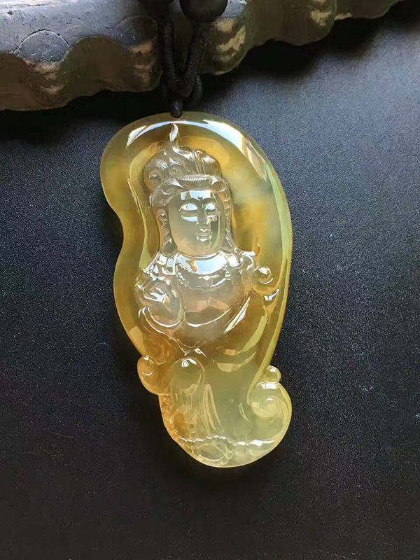 翡翠|捡漏到一块不起眼的翡翠原石，竟切一堆黄翡弥勒佛，心里美滋滋的！