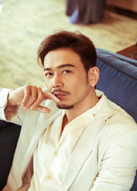 杨烁|“小包总”杨烁被曝与富豪女同回家，负面绯闻非首次