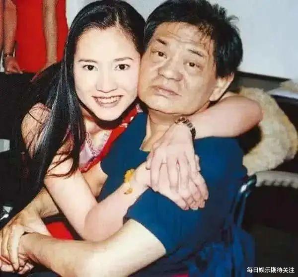 郑艳丽|她靠风月片成名反被雪藏，大32岁男友去世，为生计去麦当劳上夜班