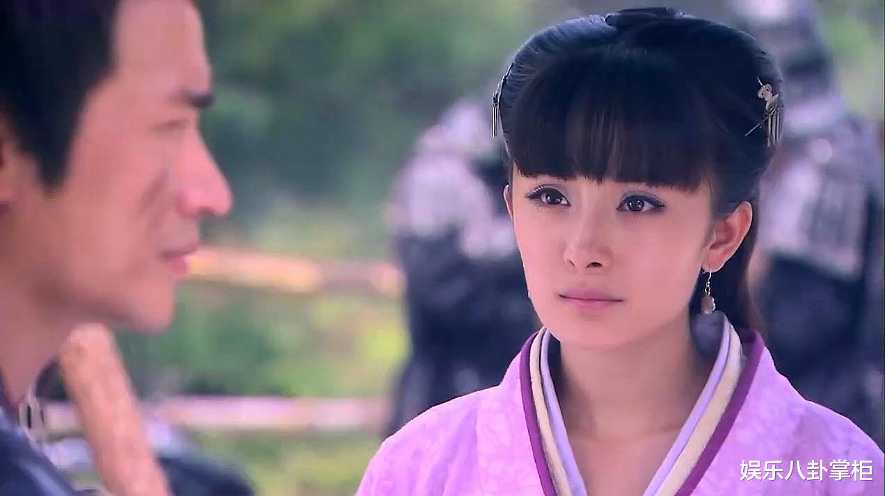 杨幂|杨幂遭粉丝抵制的背后：35岁的嘉行一姐，在事业瓶颈前很无力