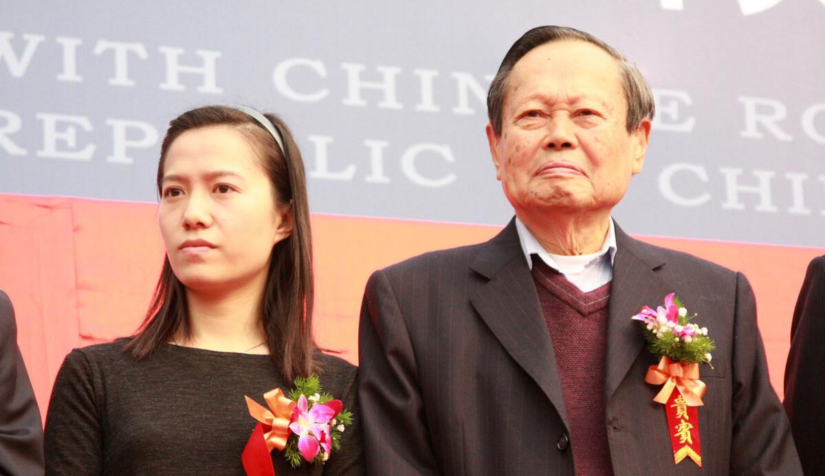 纳米 100岁的杨振宁,被恶意诋毁、丑闻缠身,背后藏着怎样的真相?