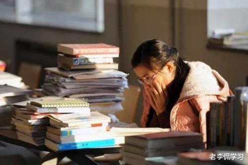 老李侃学习|学生考研初试426分排名榜首，复试竟被导师取消，原因太尴尬
