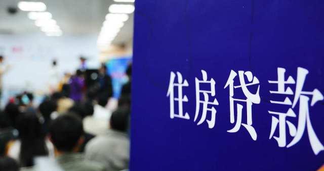  储蓄率呈“断崖式”下降，银行资金要紧张了？百姓的钱又去哪了？