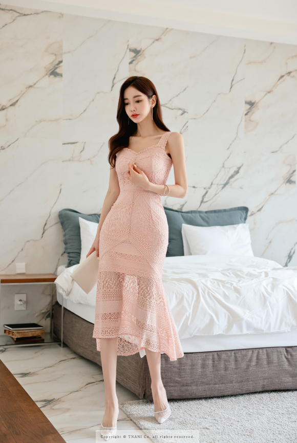 心壹穿搭|女神孙允珠高清时尚搭配：娇杏甜酒层叠网纱盛夏鱼尾裙