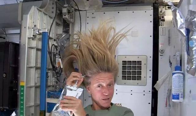 太空 在太空三个月，航天员怎么处理个人卫生？回来身上会不会是臭的？