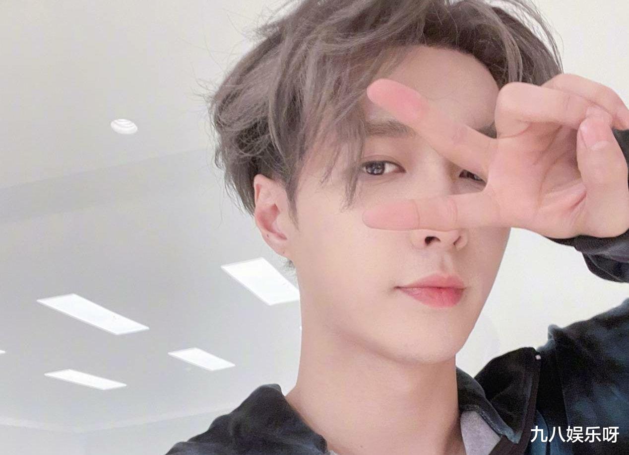 张艺兴|张艺兴用行动打破谣言，做出最漂亮的反击，接连被官媒报道