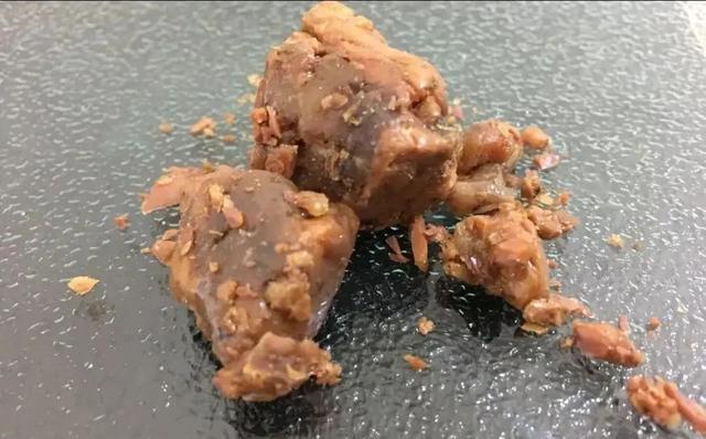 饵料|盘点6种“重口味”饵料，看起来恶心但鱼儿却十分喜爱