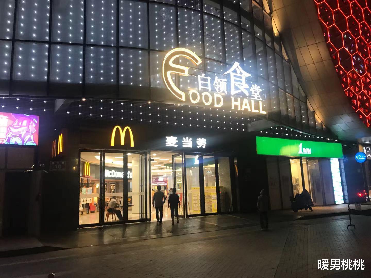 暖男桃桃 台江鳌峰东百运动生活城地下负一楼业态只剩永辉一家！迪卡侬也撤了！