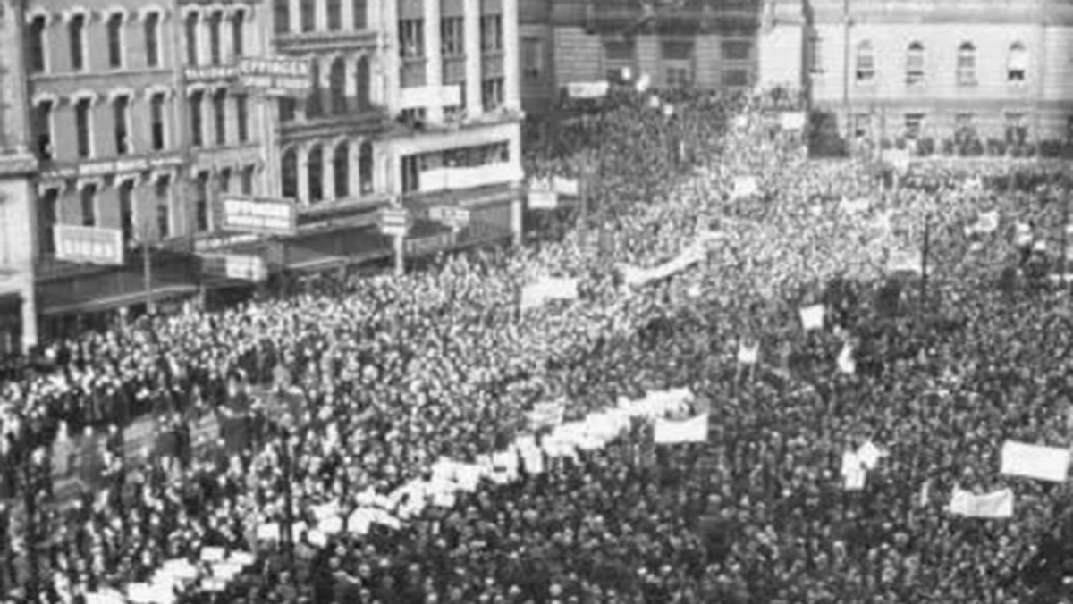 神鸟知讯资讯站 三八妇女节法定休假半天，公司硬是不给放，我能要求赔偿吗？