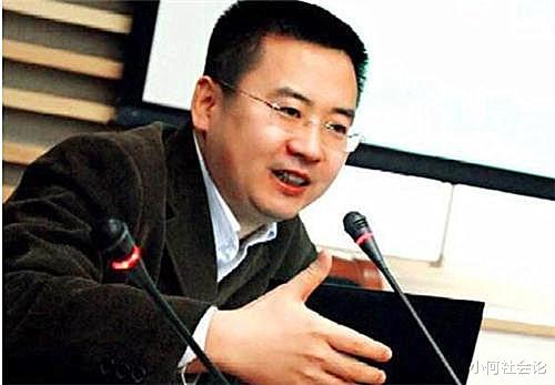 小何社会论 清华女生校庆尬舞引热议，网友评论不堪入目，她们做错了什么？