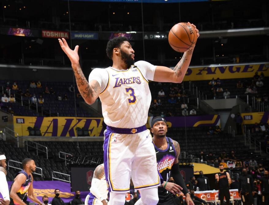 湖人隊|濃眉42分，湖人擊敗太陽，進入附加賽，湖人尷尬的或是別人