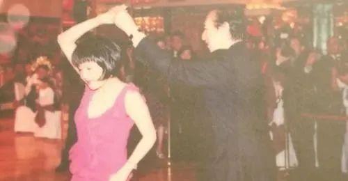 何猷邦|“被遗忘”的何猷邦：传因病被藏30年，生母究竟是四太还是利智？