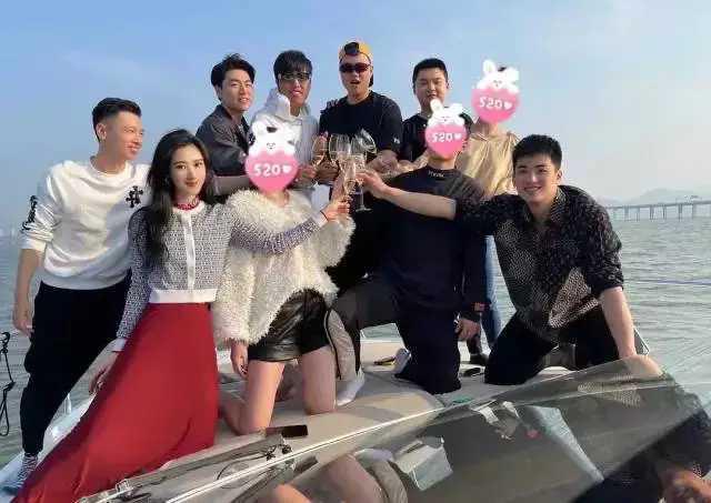 张哲瀚|张哲瀚恋情实锤？和女方多次被拍同框，在一起或已超过5年