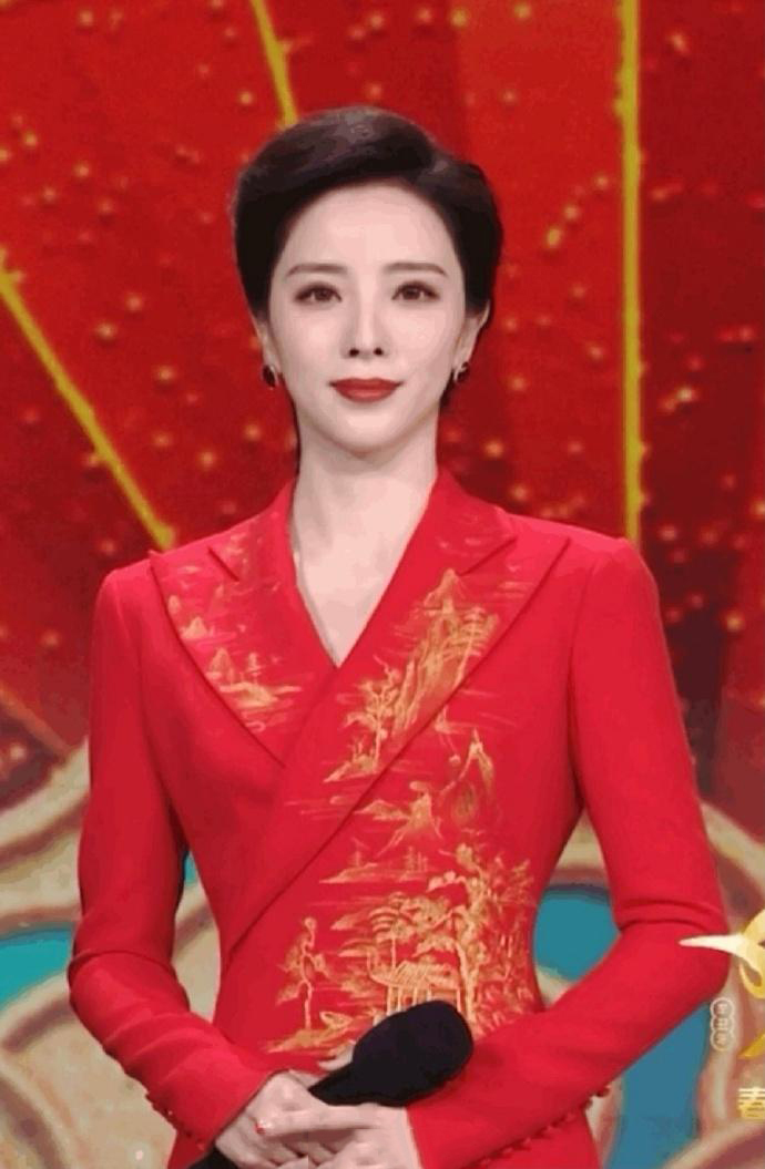 谭松韵|李思思的腰藏不住了，自律的人生有多优秀? 10年上8次春晚!