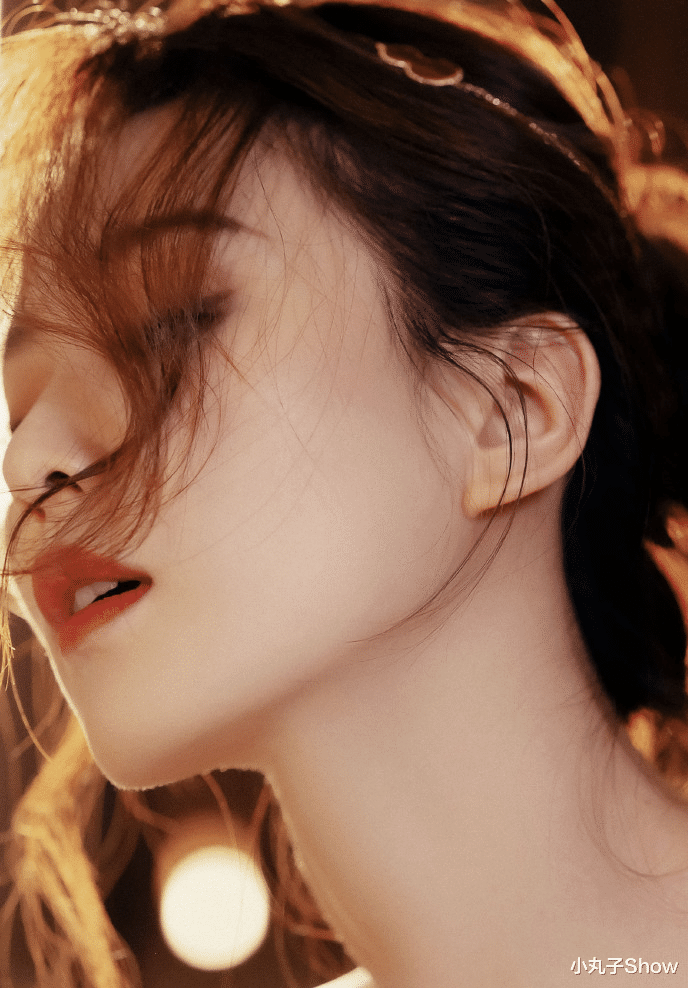 刘诗诗|当妈后气质更好！刘诗诗黑色礼服裙气质高雅，直角肩美得不真实