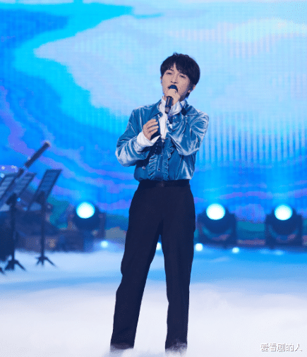 周深|“以为是两个人的梦，剩下一个人疼痛”，周深《无疾而终》好听！