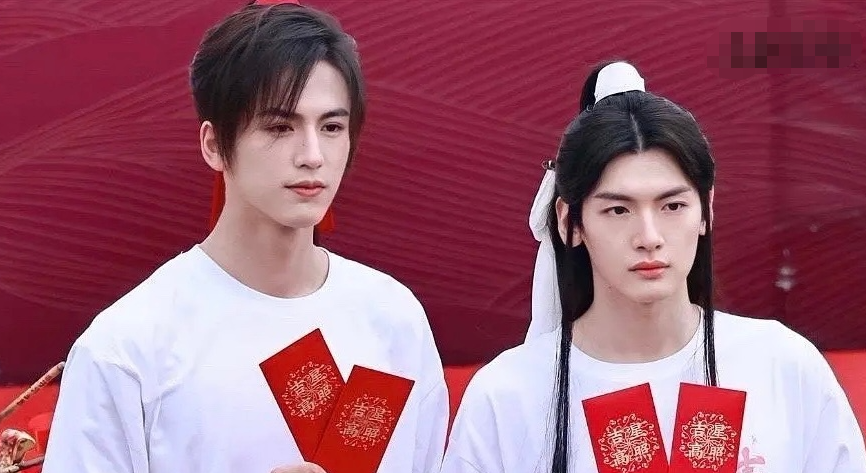 翟潇闻|老天爷赏“土”吃？好歹是大制作双男主剧，这路透看得人灵魂出窍