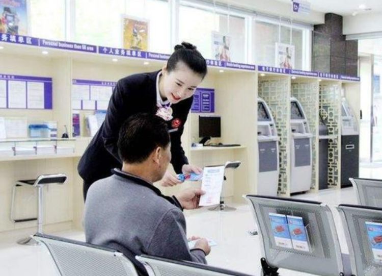 |4月1日起，这两张没钱的银行卡，不及时销户以后会欠银行一笔钱