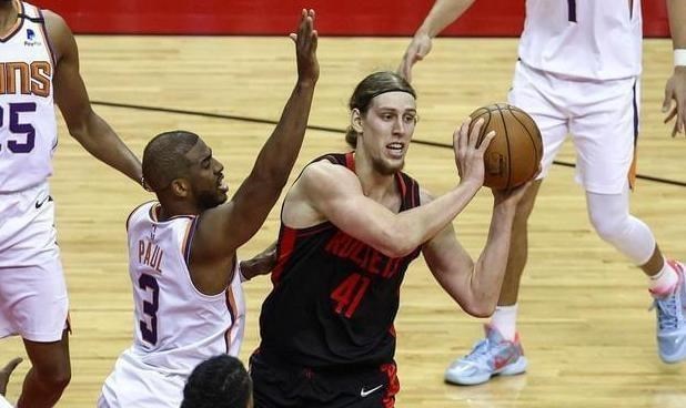 憨爸爸育儿|不着急签约火箭！19+8内线寻求其他报价，斯通鸡飞蛋打？