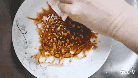 使用油烟机要不要开窗?很多人弄错,难怪年底扫除,厨房又油又脏!