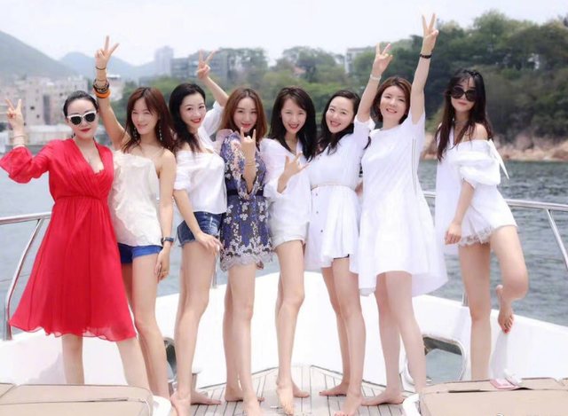 李念|36岁李念开游艇派对，富贵名媛圈曝光，与大14岁富商老公婚姻成谜