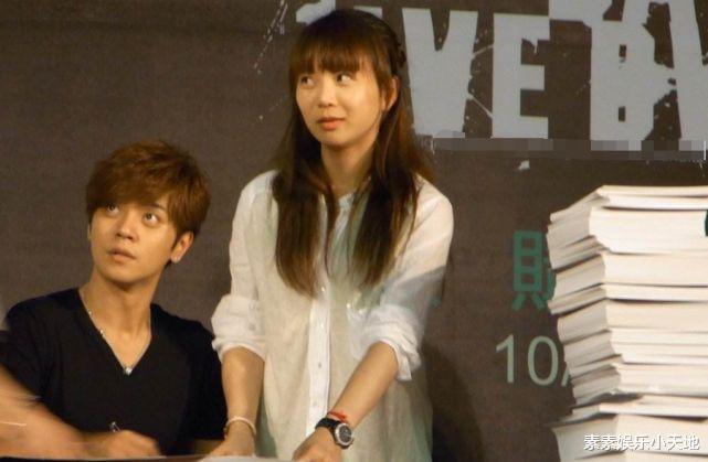 罗志祥|罗志祥陪经纪人小霜庆生，一起捧蛋糕合照，感谢她多年的不离不弃