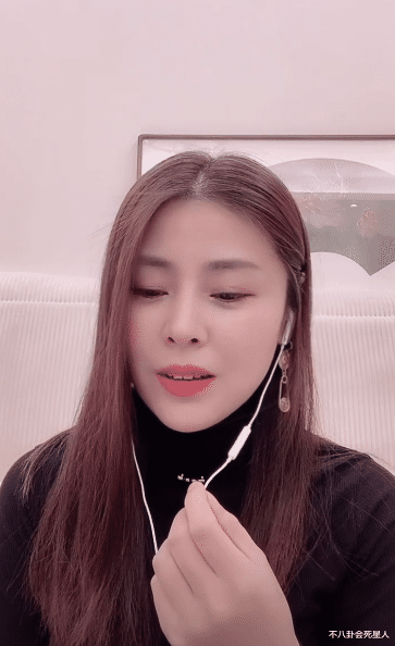 金晨|《我爱记歌词》领唱现状：退圈当老师、远嫁新加坡，还有人跳楼