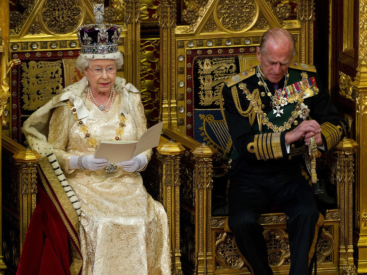 通訊錄|女王會用智能手機，但是她的通訊錄只有兩個人，查爾斯被排除在外