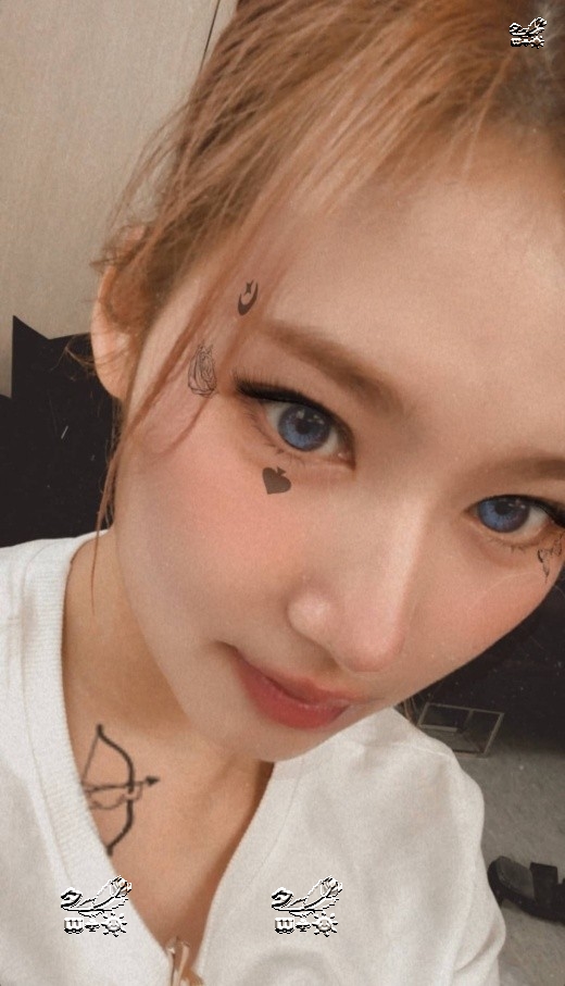 凑崎纱夏|TWICE凑崎纱夏Sana,脖子与眼角纹身惊讶…完全不同的氛围