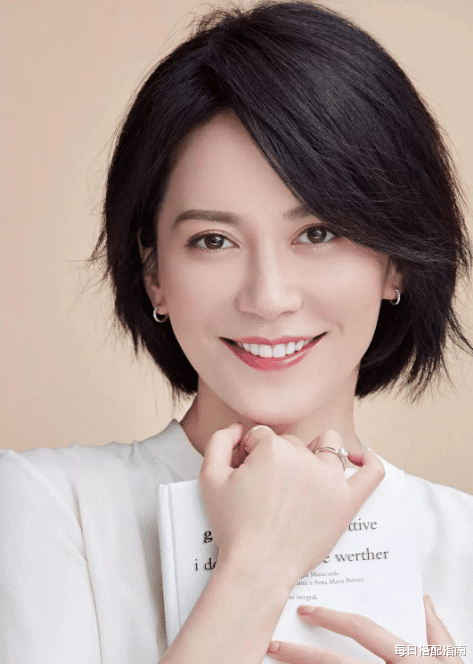 发型 女人过了40岁建议少留卷发，多尝试这几款短直发，好打理还显年轻